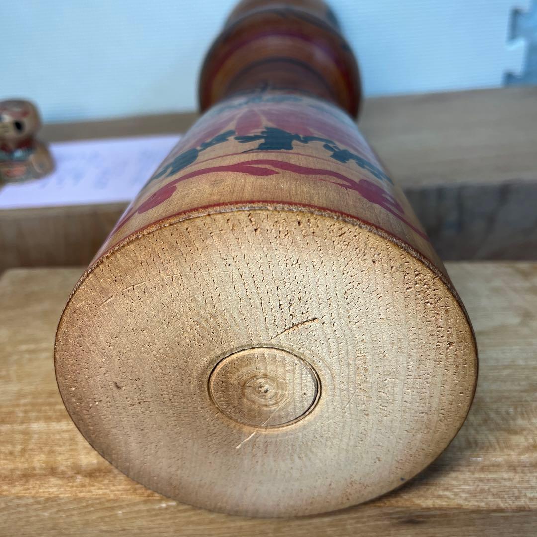 ⭕️現代の名工　小椋久太郎　超レア　朱桂材　赤色菊模様　大型　伝統こけし