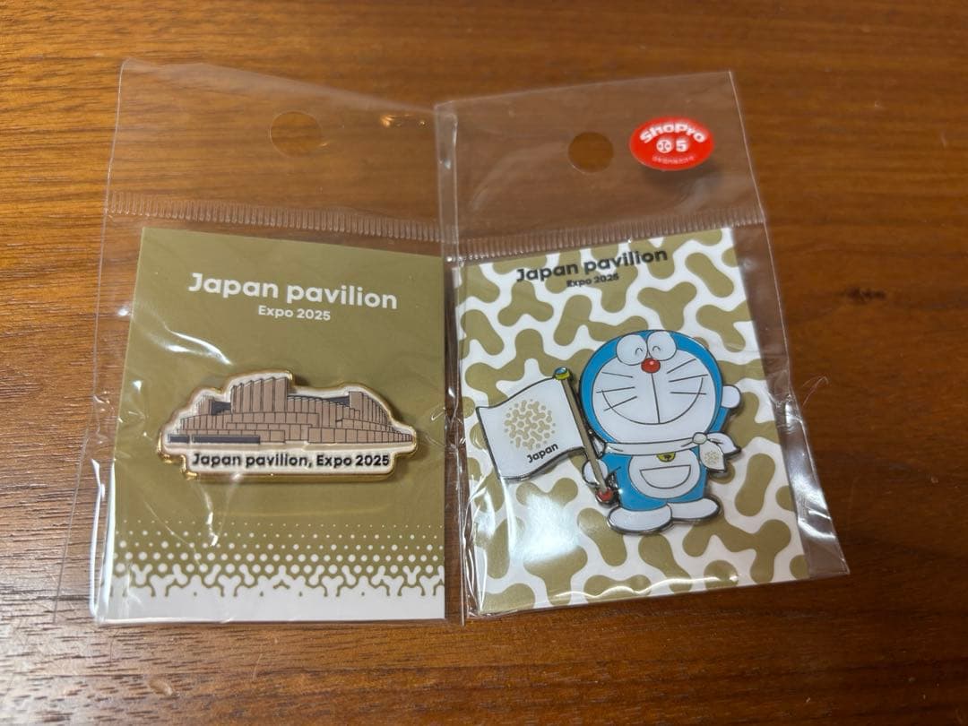 万博限定　日本館　ピンバッジ　希少　レア【新品、未使用】　建物、ドラえもん　2点