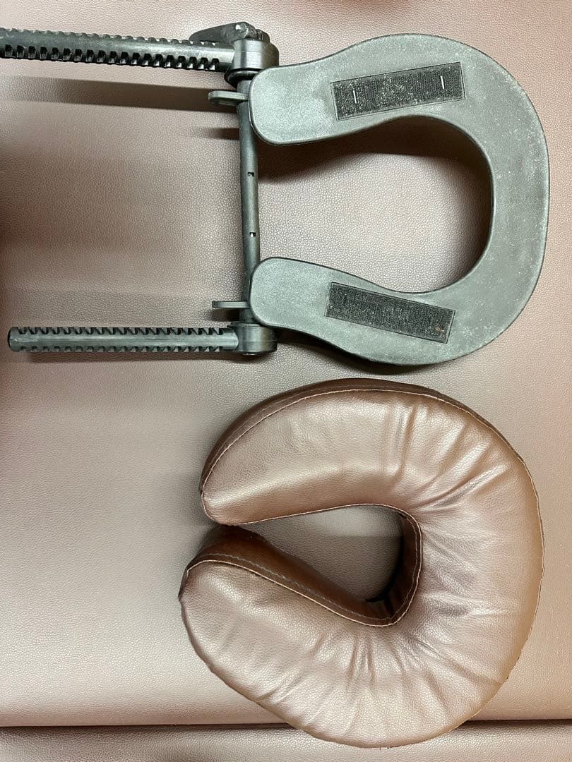 ビューティーガレージ⭐︎整体ベッド・エステ・施術台☆美品・折りたたみ式