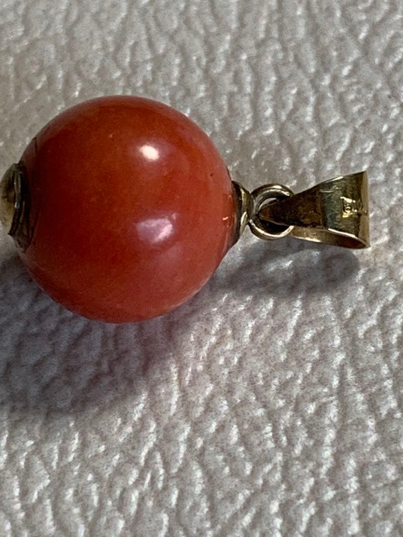 値下げK18赤珊瑚玉ネクレスのトップペンダントアンティーク品約13.36cm