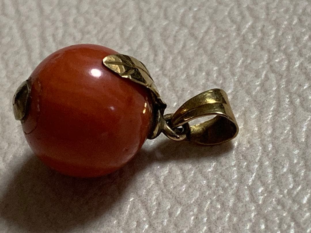 値下げK18赤珊瑚玉ネクレスのトップペンダントアンティーク品約13.36cm