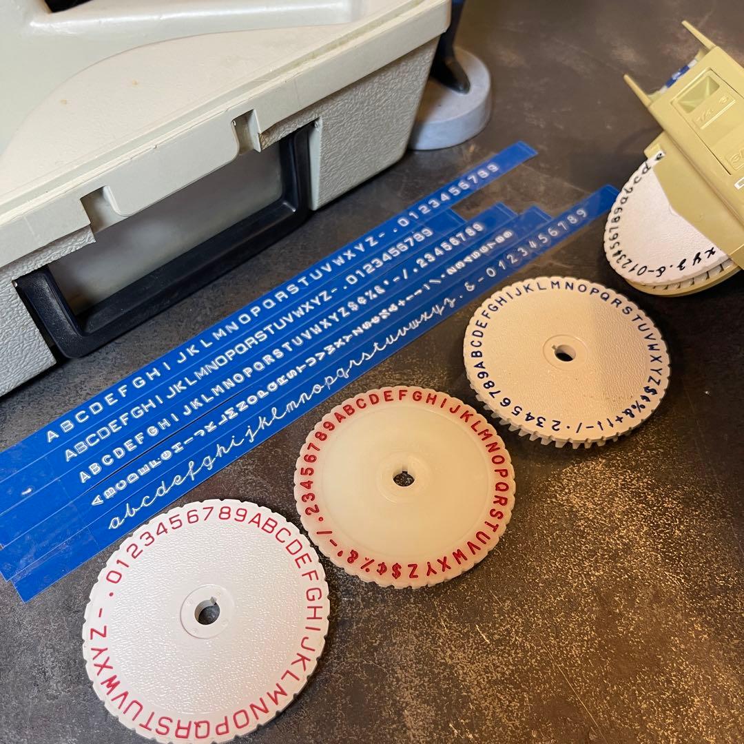 ■製品保証■ 【繋がる筆記体・文字盤4個】ダイモ M-6 DYMO 17515