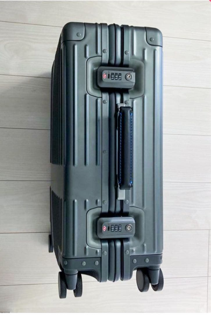 アルミ【新品】イノベーター 〈特典有り〉キャリーケース INV1811 スーツ