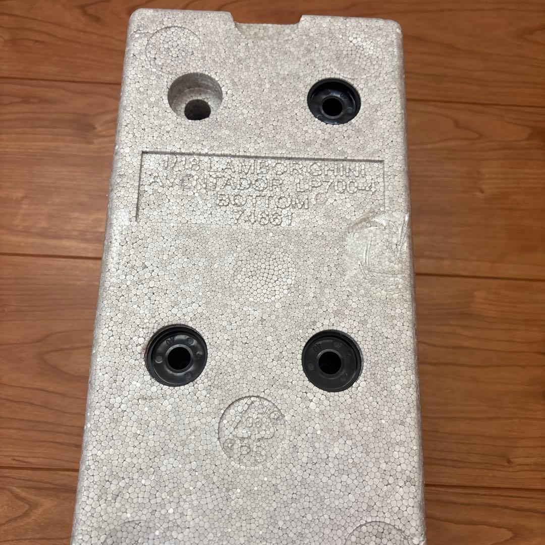 オートアート　ランボルギーニ アヴェンタドール Lホワイト 1/18