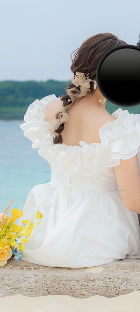 フリル付きオフショルダーウェディングドレス