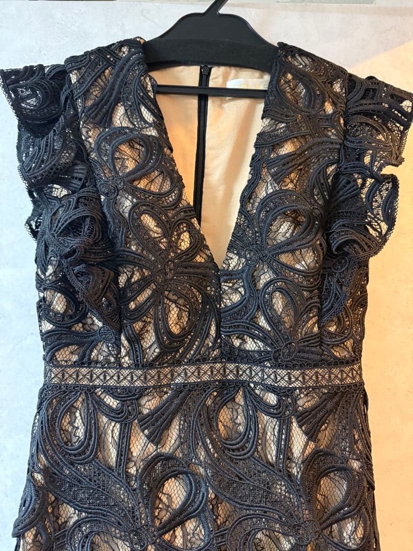 エルケイ　ブラックレースミディドレス フリル付き