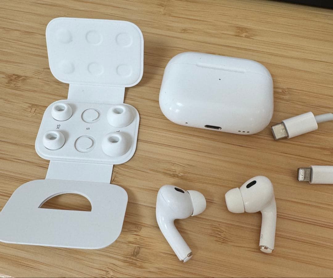 Airpods pro 第2世代　Lightningケース