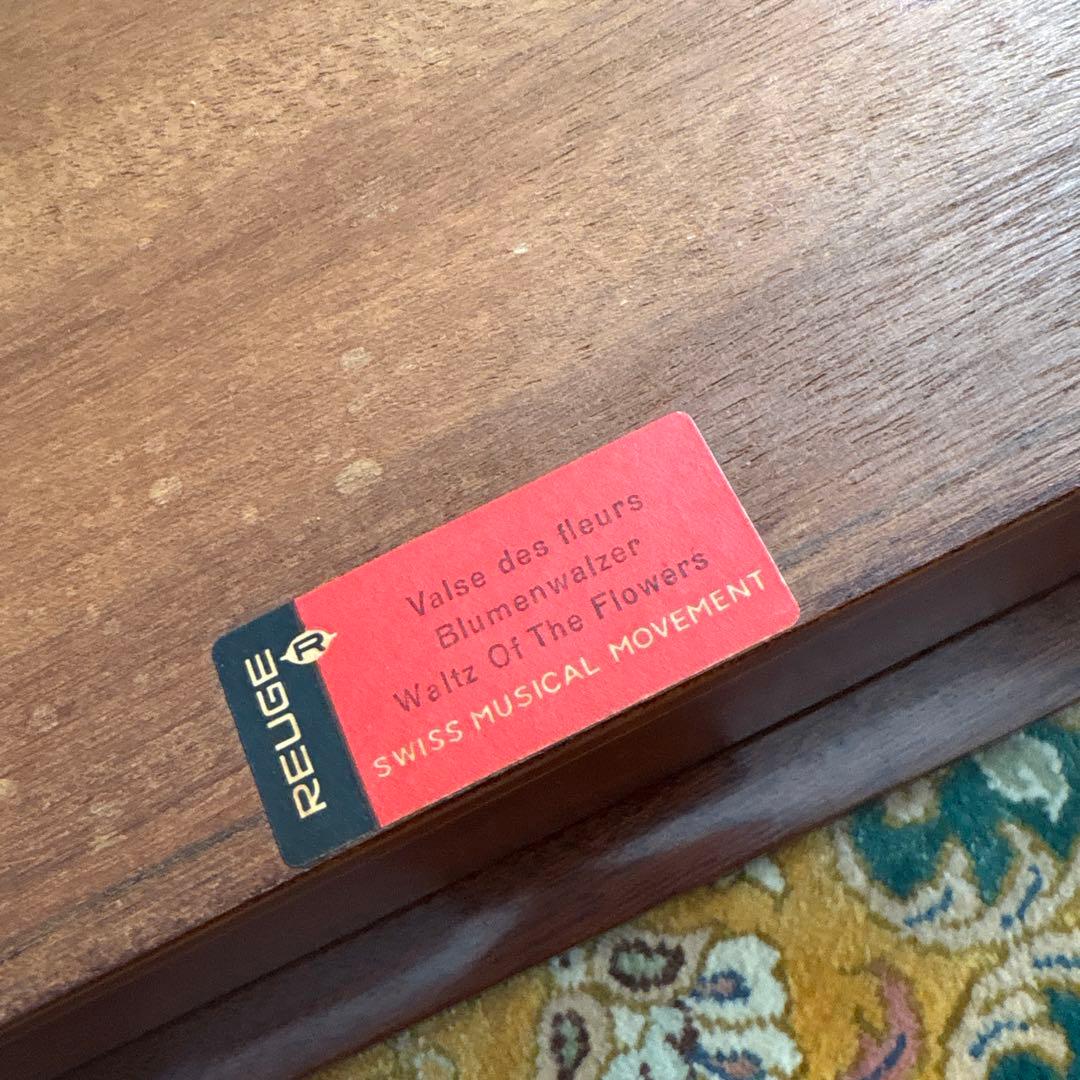 Pauline Ralph　 木製花柄インレイテーブル