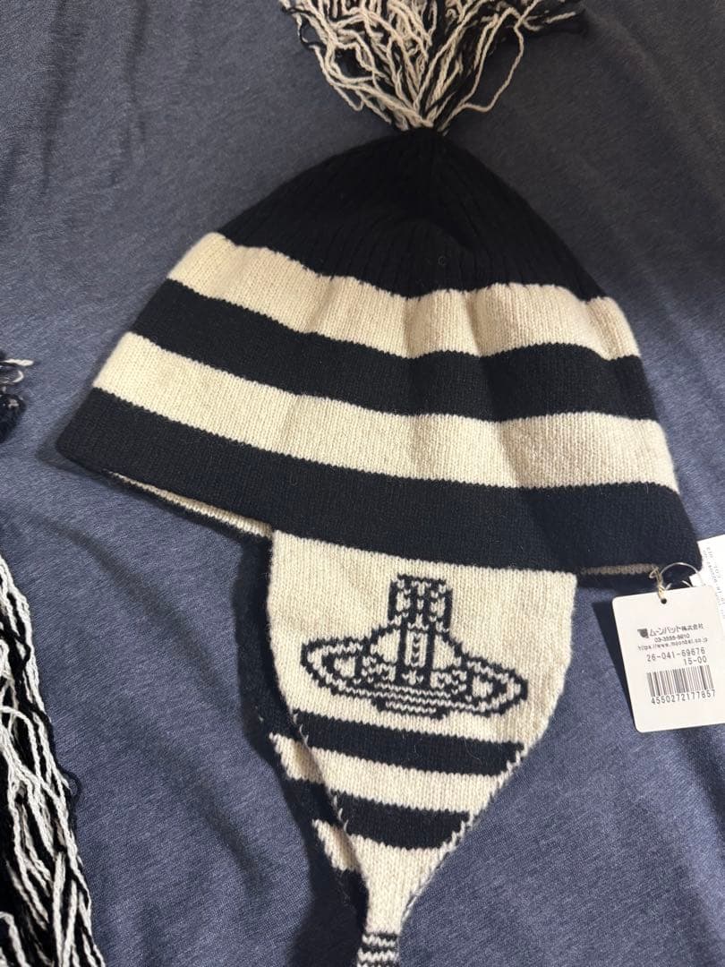 完売品 タグ付き正規品Vivienne Westwood 耳あて付きニット帽