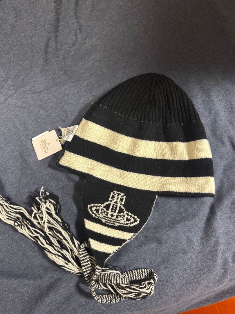 完売品 タグ付き正規品Vivienne Westwood 耳あて付きニット帽