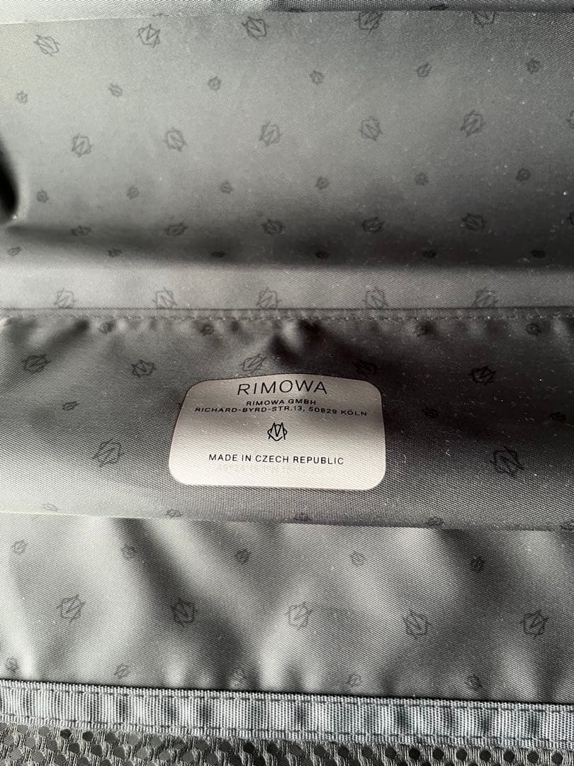 【美品】リモワ　ESSENTIAL SLEEVE コンパクト