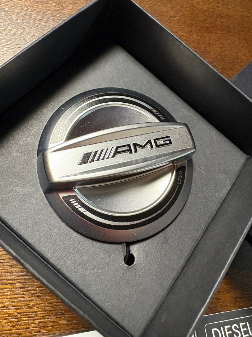 美品【AMG純正】給油口キャップ フューエル キャップ AMG
