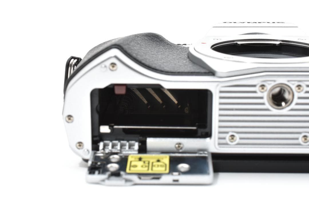 ■ ほぼ新品 ■ OLYMPUS E-M10 III ボディ <S数1726回>