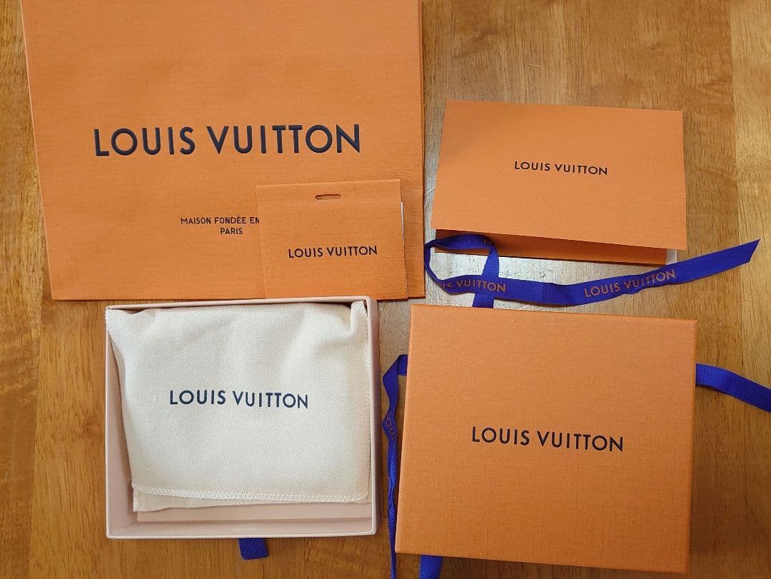 LOUIS VUITTON ジッピーパース 小銭入れ