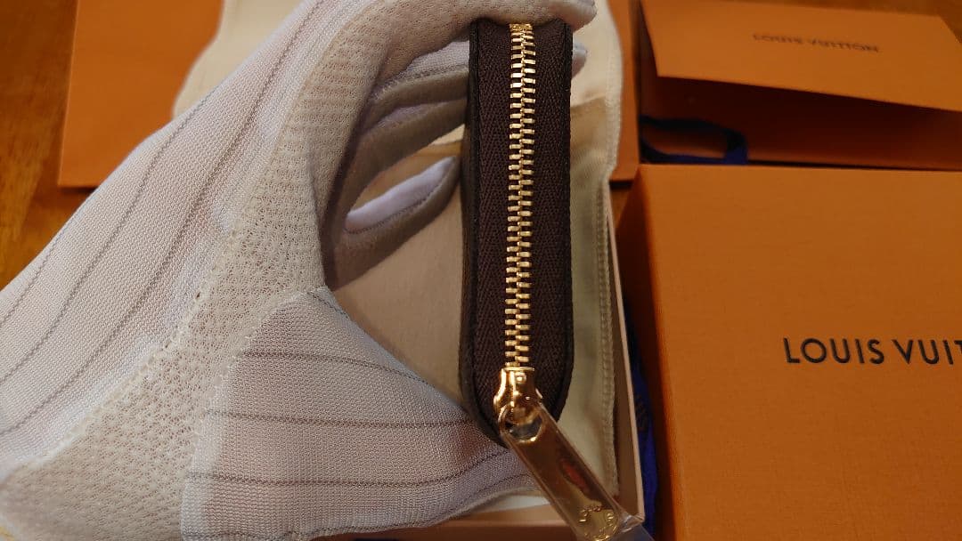 LOUIS VUITTON ジッピーパース 小銭入れ