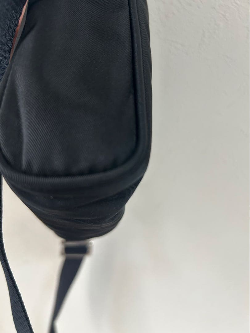 PRADA プラダ　ブラック ショルダーバッグ　未使用　本日限定値下げ