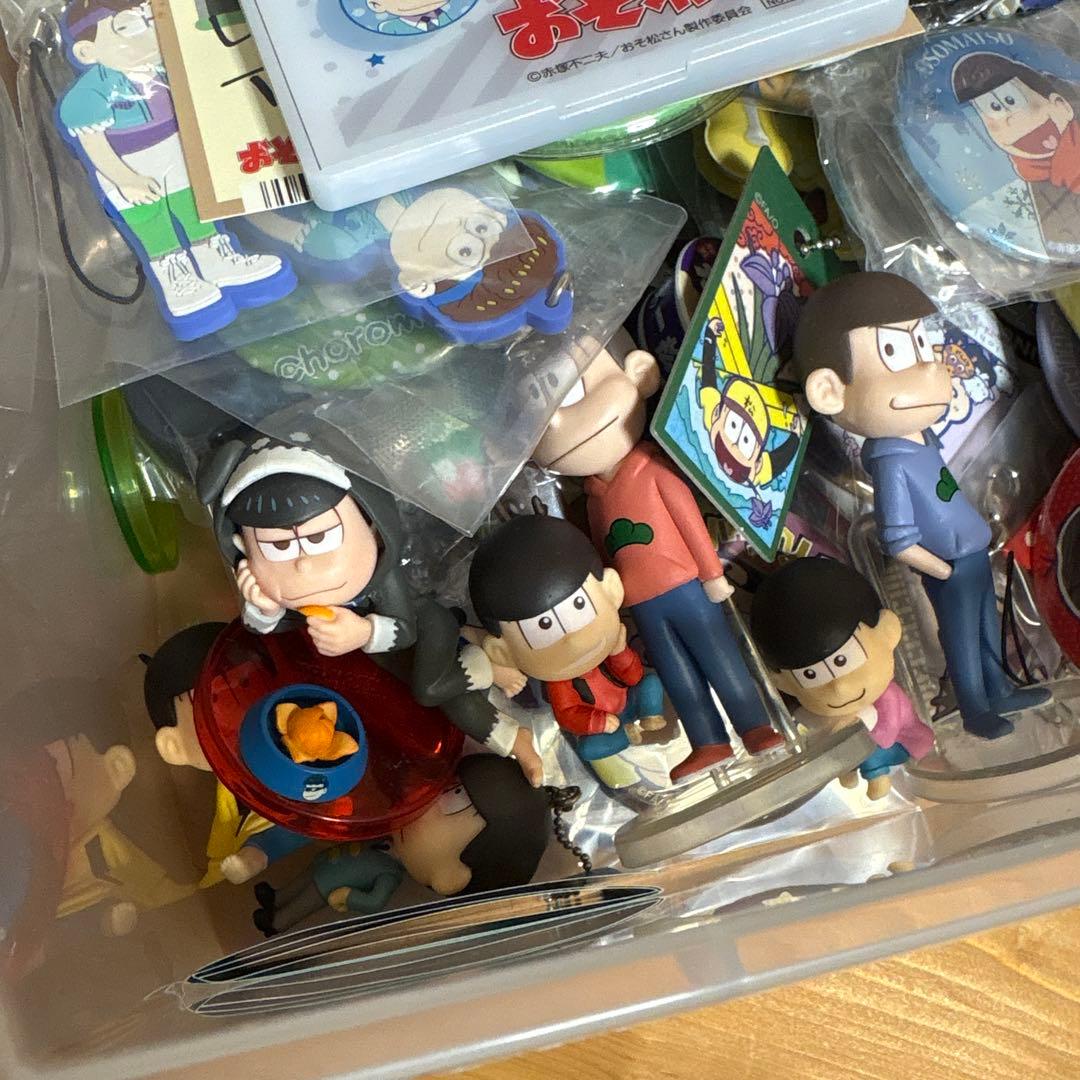 アニメグッズまとめ 美品　缶バッジ ストラップ ほぼ おそ松さん 即購入〇