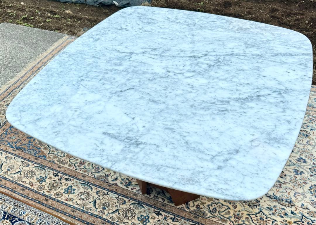 フェレルです トーヨーキッチン 大理石 ダイニングテーブル マーブル