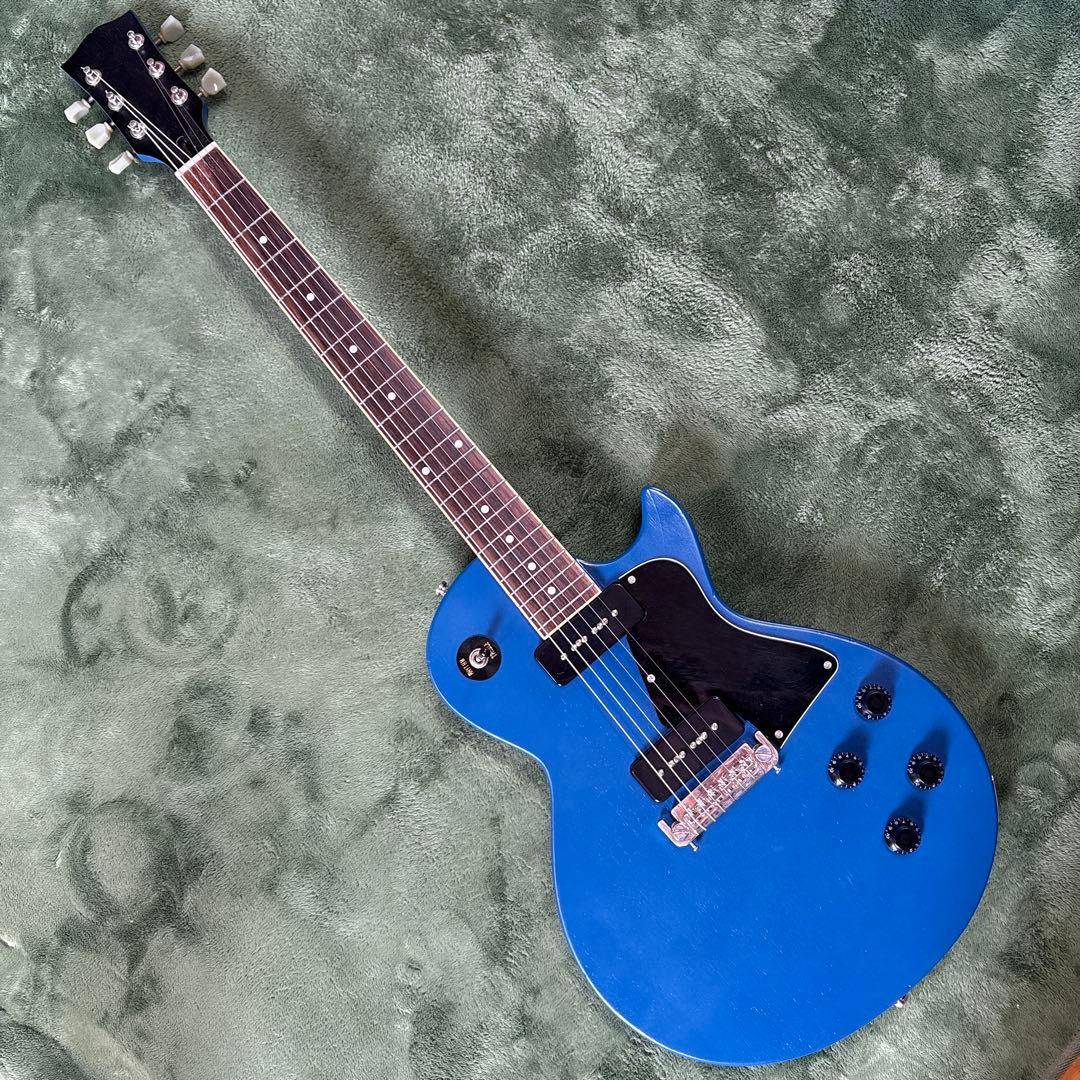 青いレスポールタイプエレキギター