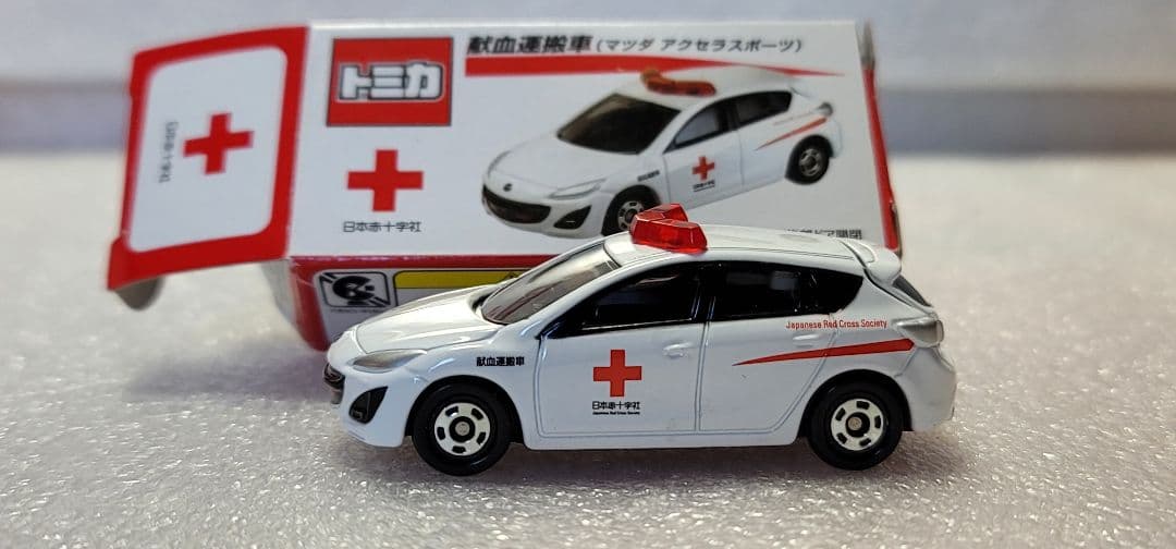 【送料無料】非売品 未使用！ 献血 アクセラ パトカー ミニカー 「 トミカ 」