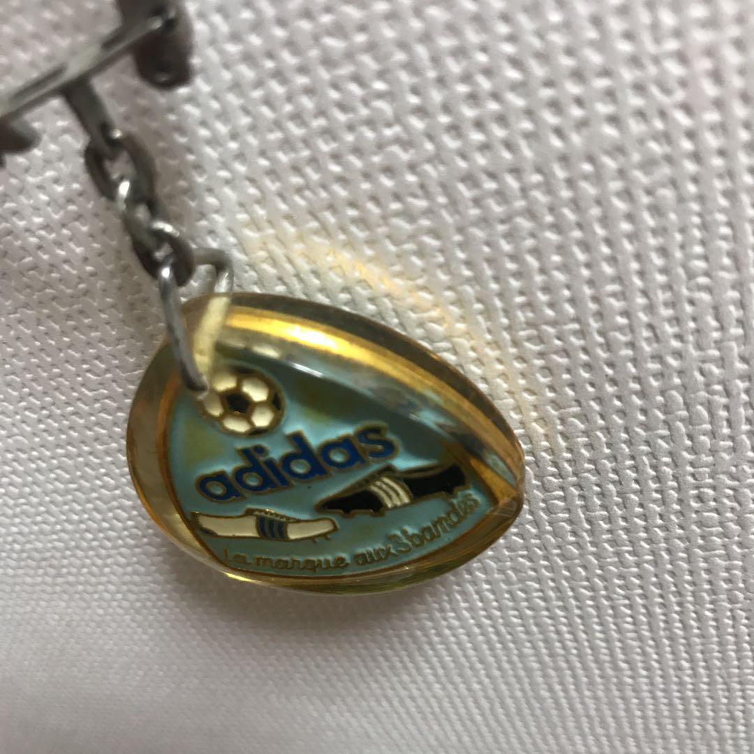 フランスヴィンテージ  キーホルダー　adidas