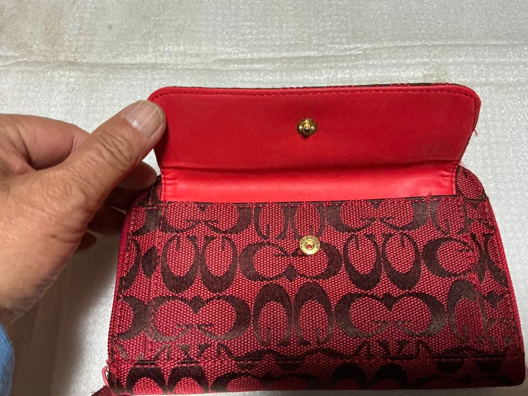 コーチ多用途財布／赤柄。【新品未使用品　長財布】。