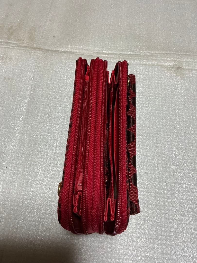 コーチ多用途財布／赤柄。【新品未使用品　長財布】。