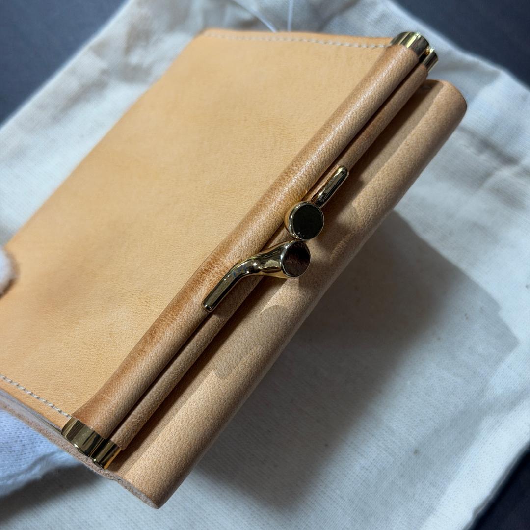 【新品未使用】イルビゾンテ 二つ折り がま口 財布 ヌメ ナチュラル