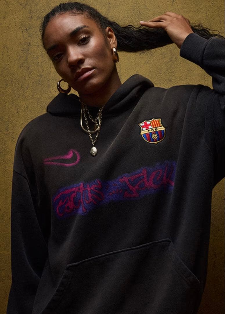 Travis Scott Nike バルセロナ　トラヴィス　ナイキ　パーカー