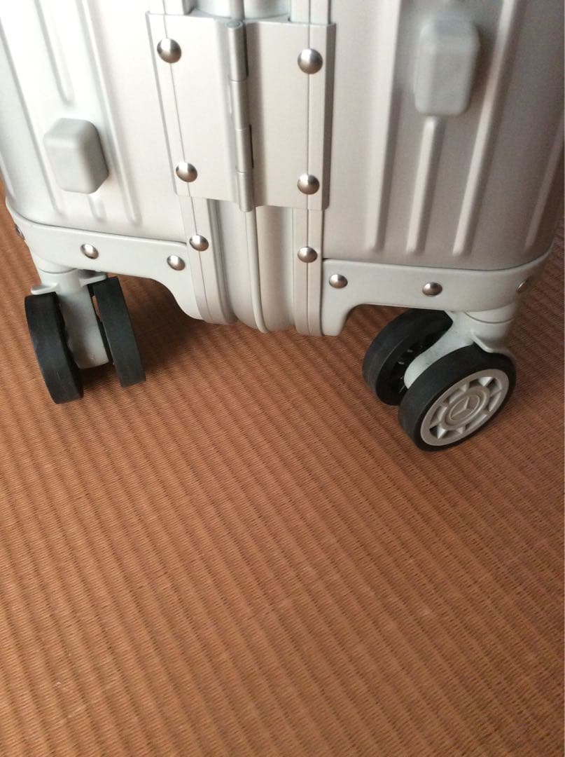 未使用品　メルセデスベンツ アルミスーツケース　32L 機内持込みOK 激レア品