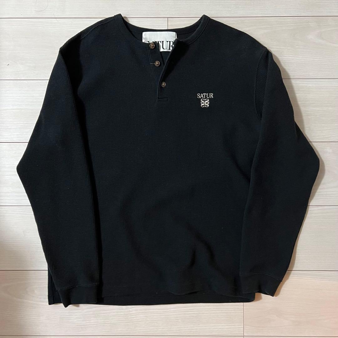 SATUR ブラック ヘンリーネック Tシャツ M