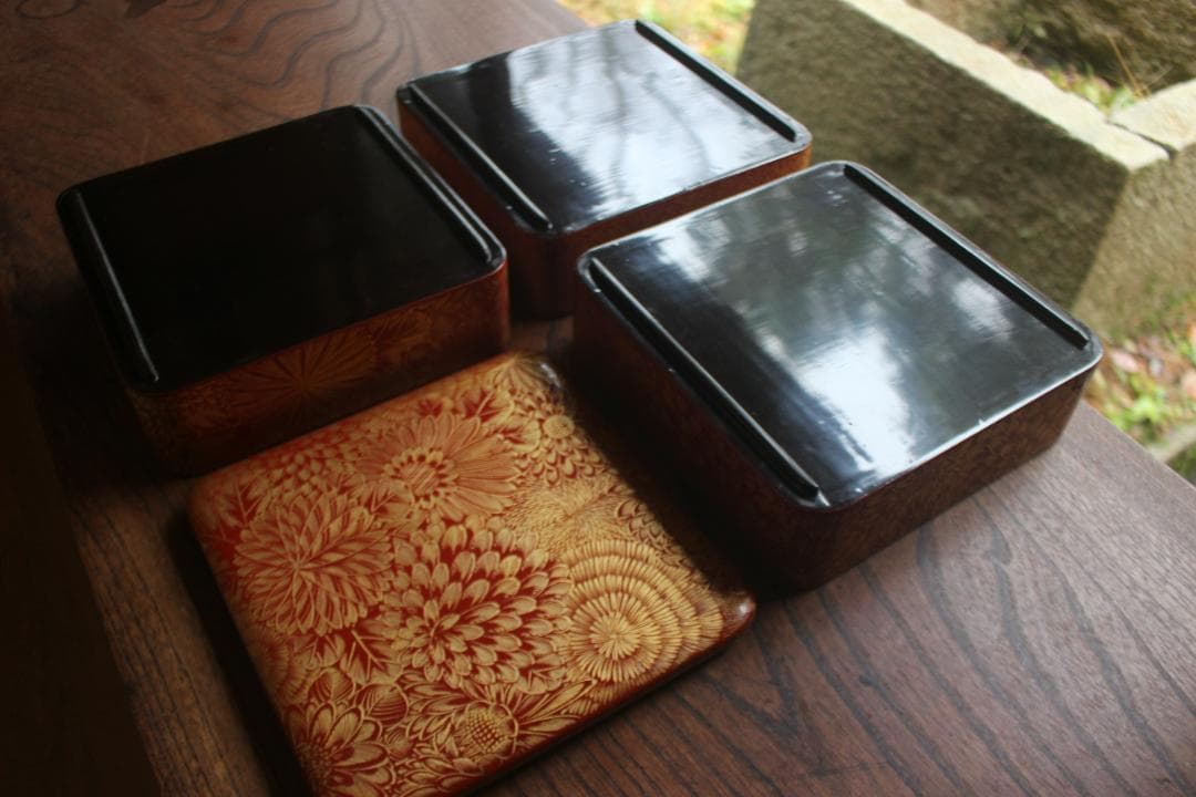 小傷あり！上質朱漆に極上菊詰沈金の映える輪島塗三段重（検重箱お重