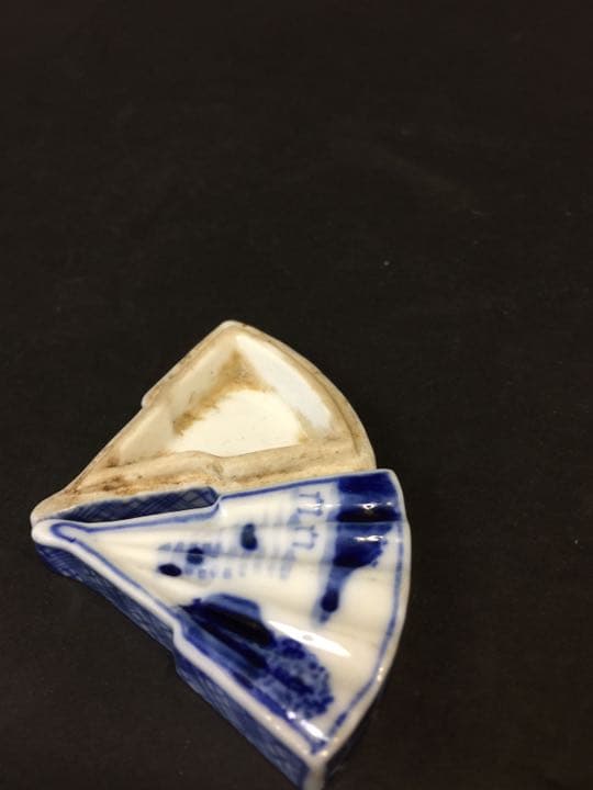 古い 染付 扇形 香合  大明成化年製銘 古美術