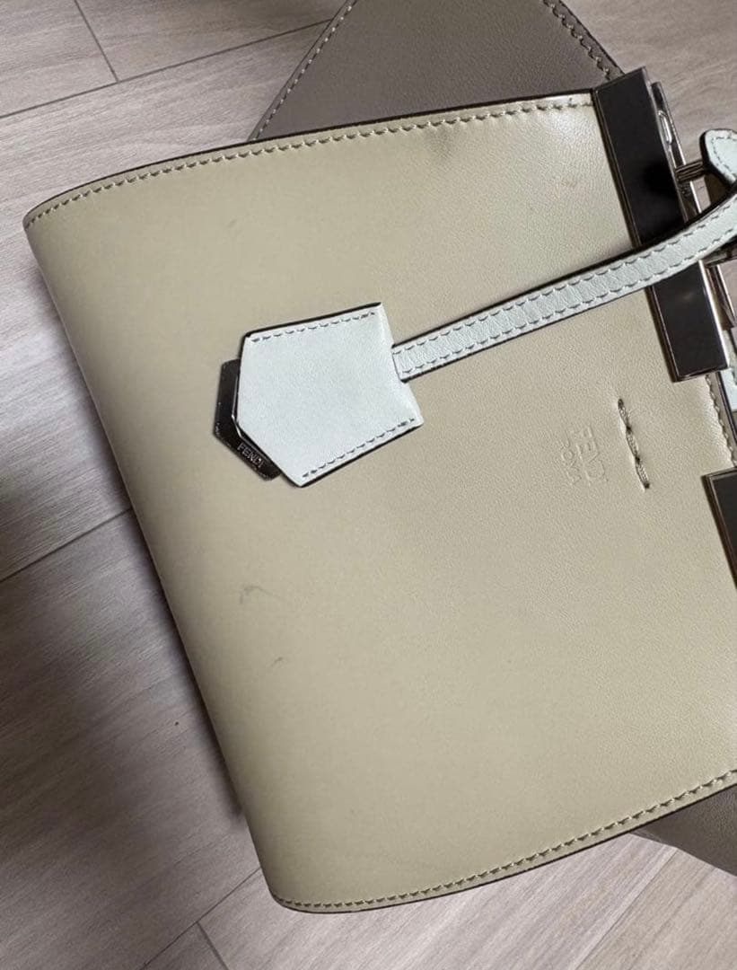 美品‼️FENDI フェンディ プチトロワジュール 正規品、購入証明保存袋あり❗️