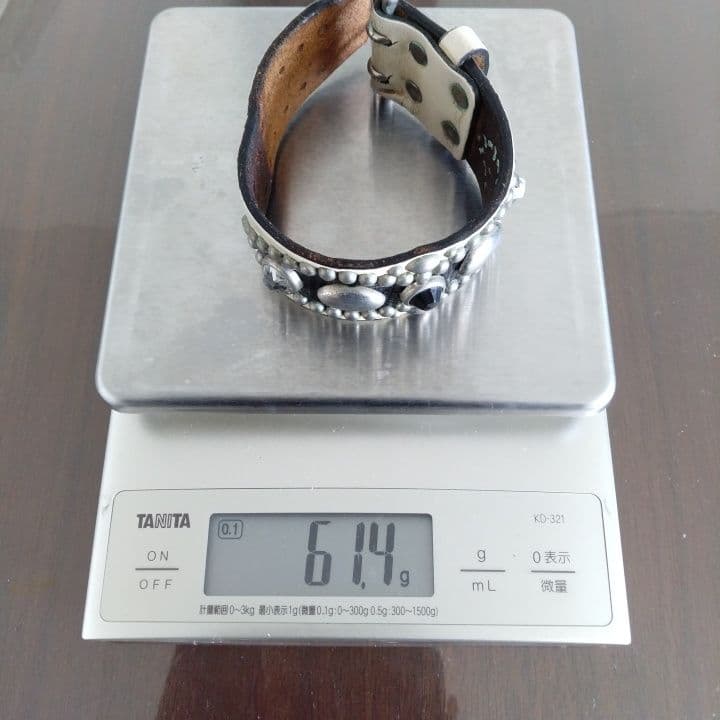 ウルフズ⭐︎約35㎜スタッズレザーブレスレット