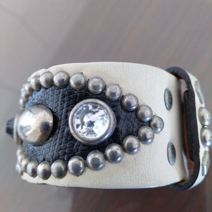 ウルフズ⭐︎約35㎜スタッズレザーブレスレット