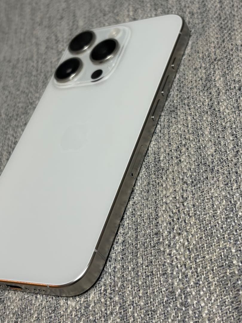 【最終値下げ】【美品】Apple iPhone 15Pro ホワイト 本体