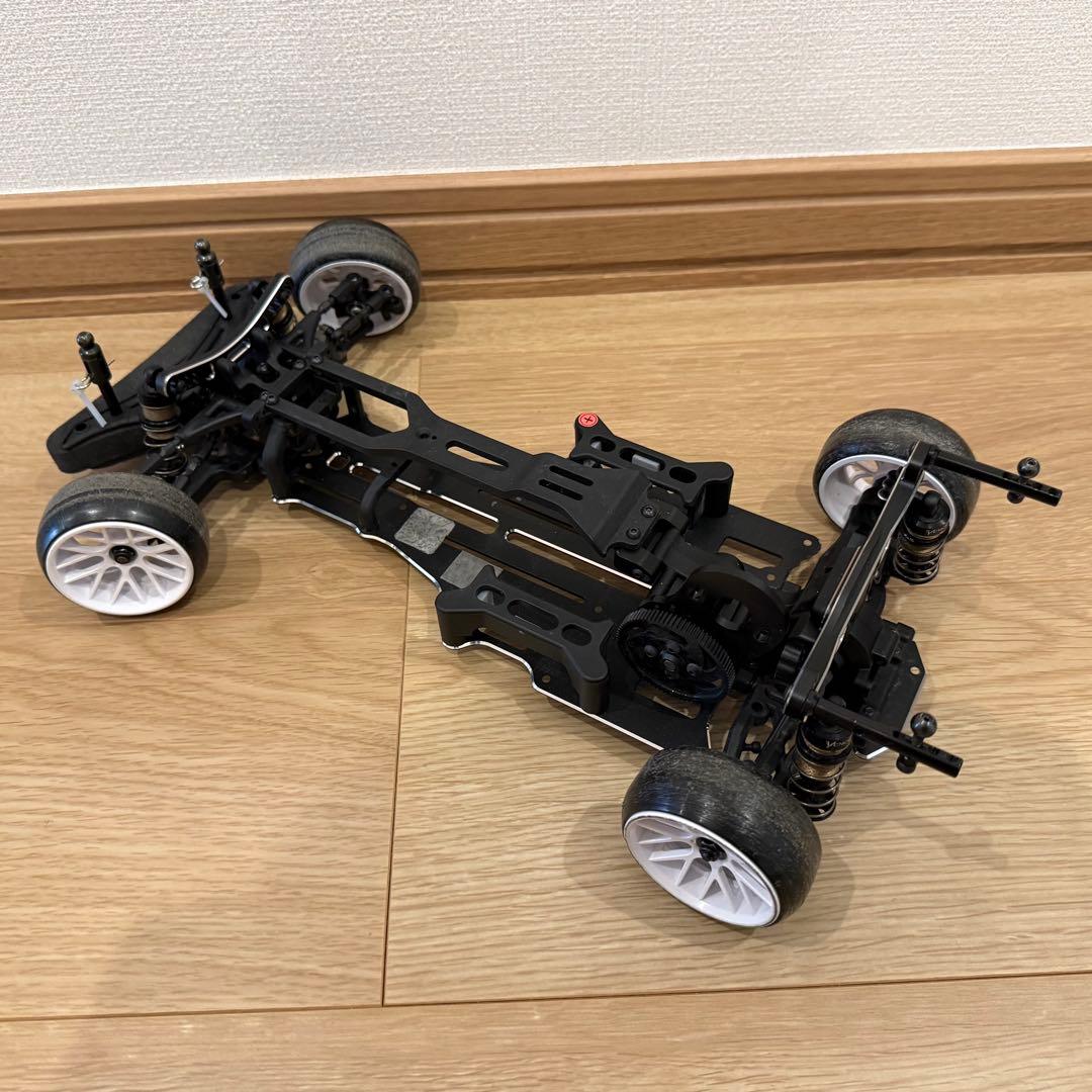 ヨコモSD1.0 GT-Rボディ、タイヤ付き