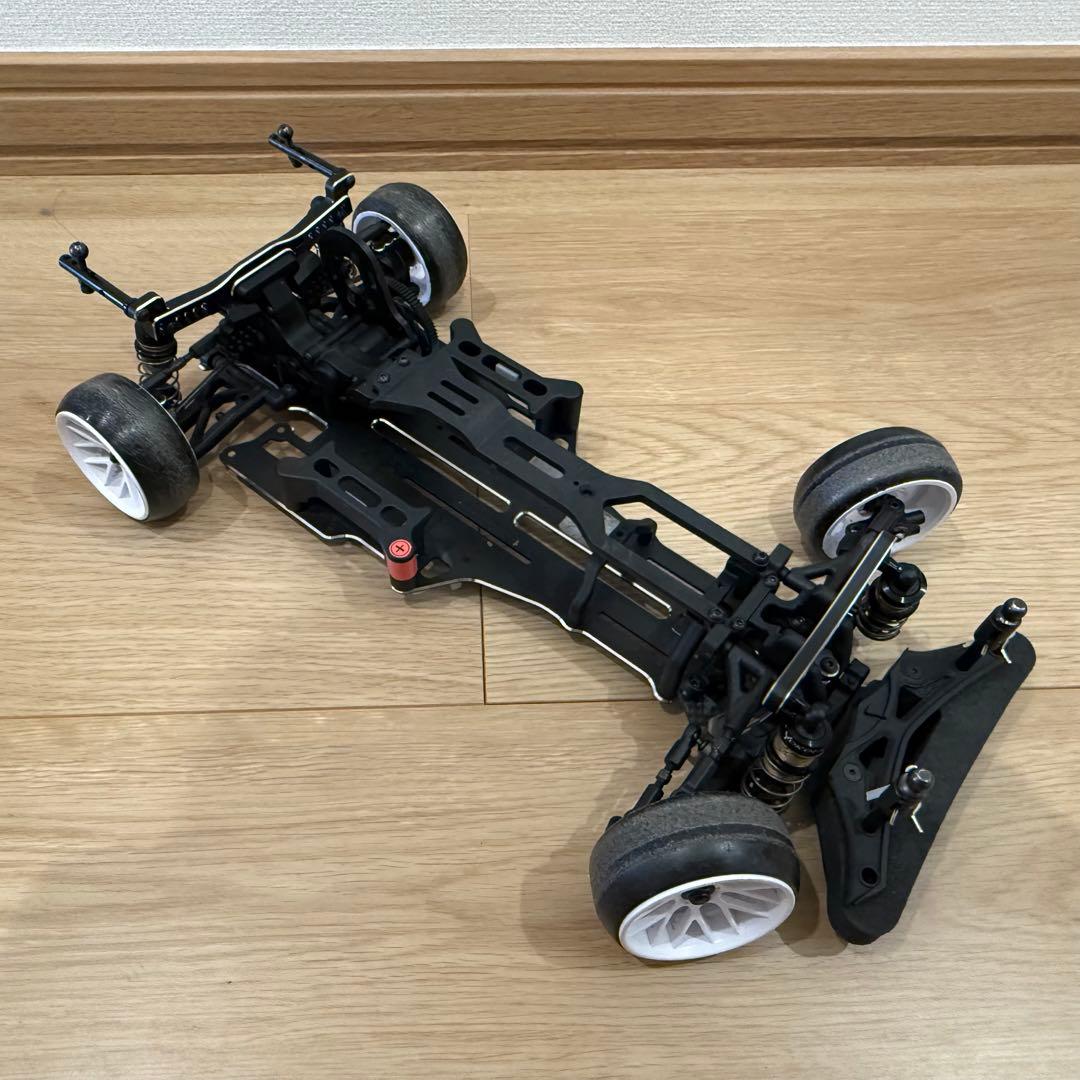 ヨコモSD1.0 GT-Rボディ、タイヤ付き