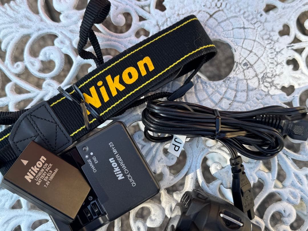 ●Nikon D60+レンズ+バッテリー+ショルダー