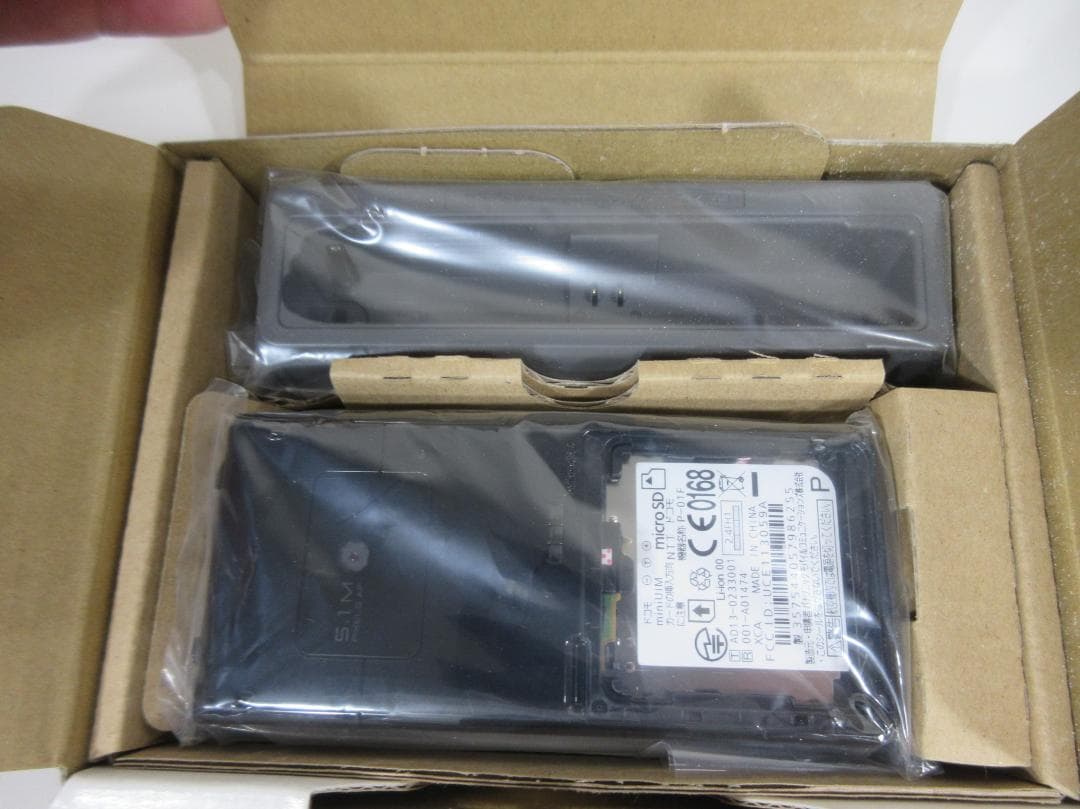 P-01F ブラック 本体 ⑤