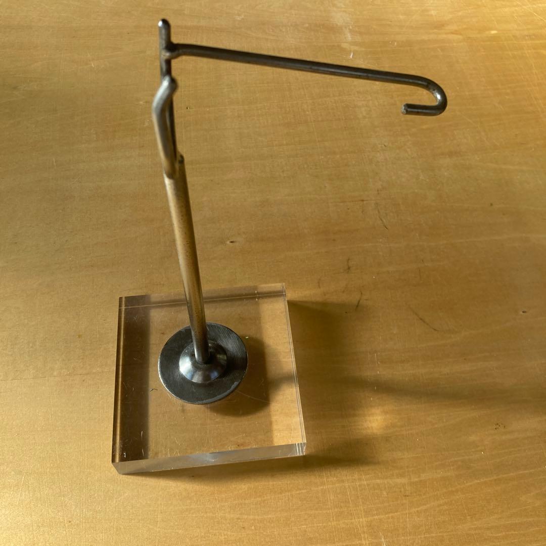 ビンテージポストモダンアクリルスチールスタンド飾り台　レトロインダストリアル