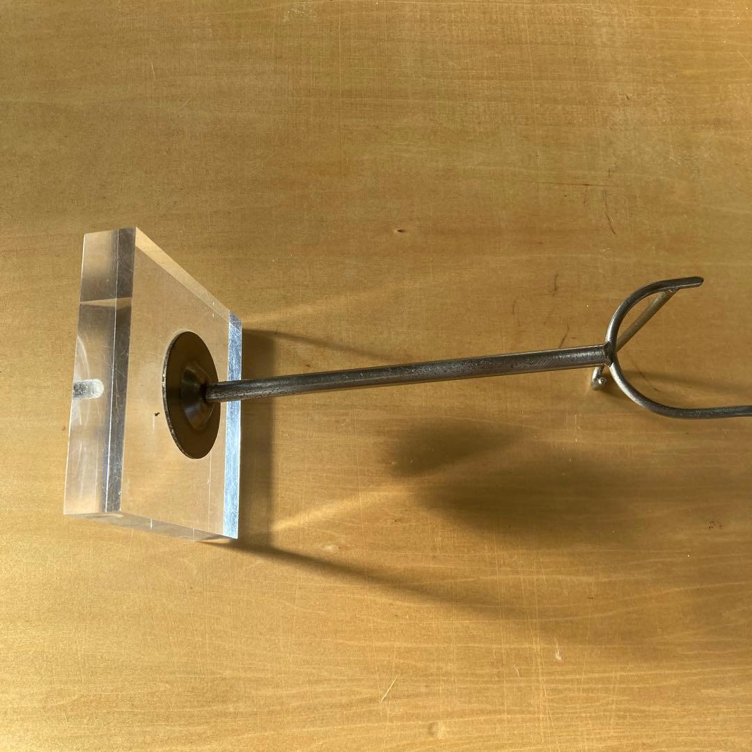 ビンテージポストモダンアクリルスチールスタンド飾り台　レトロインダストリアル