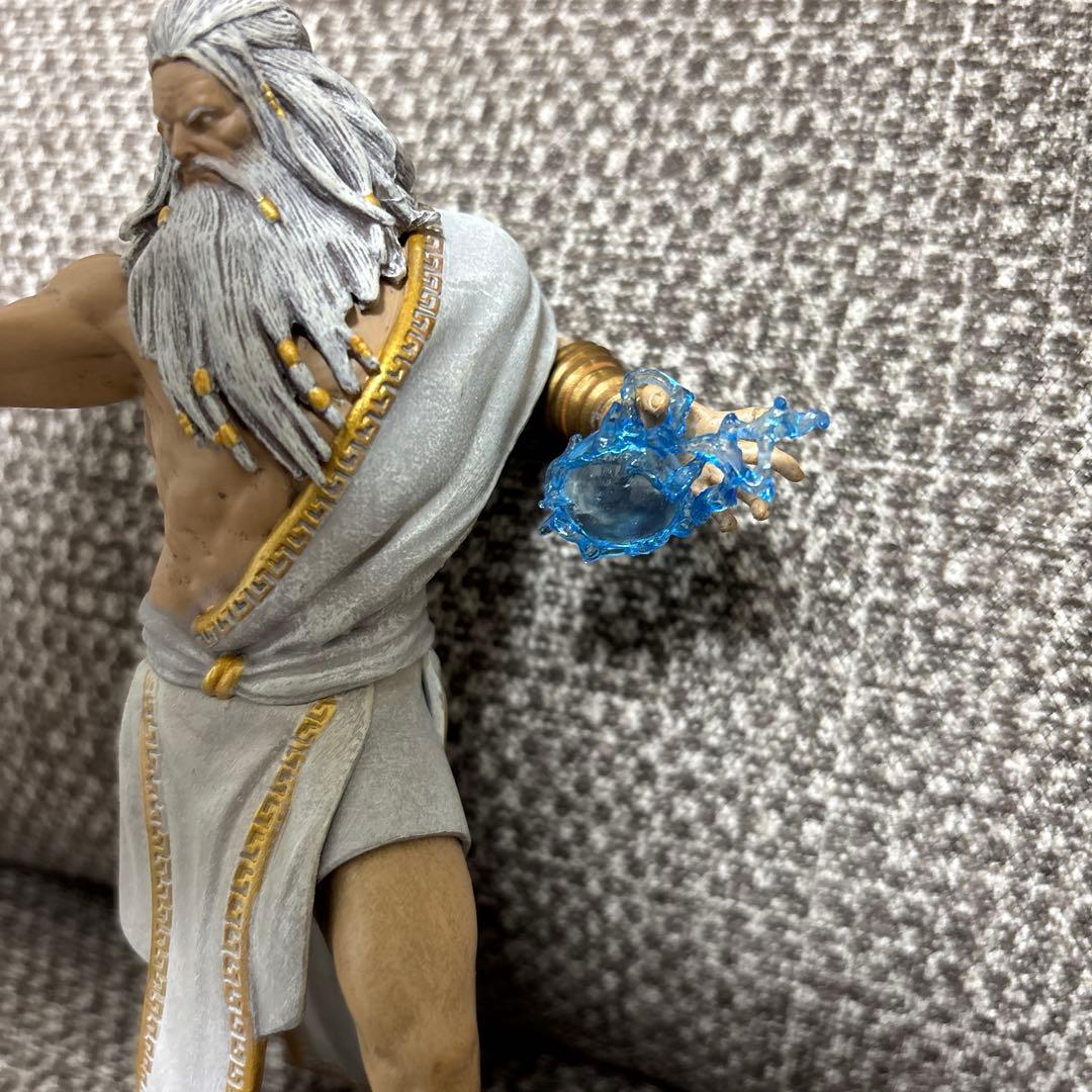 ゴッドオブウォー　ゼウス　フィギュア