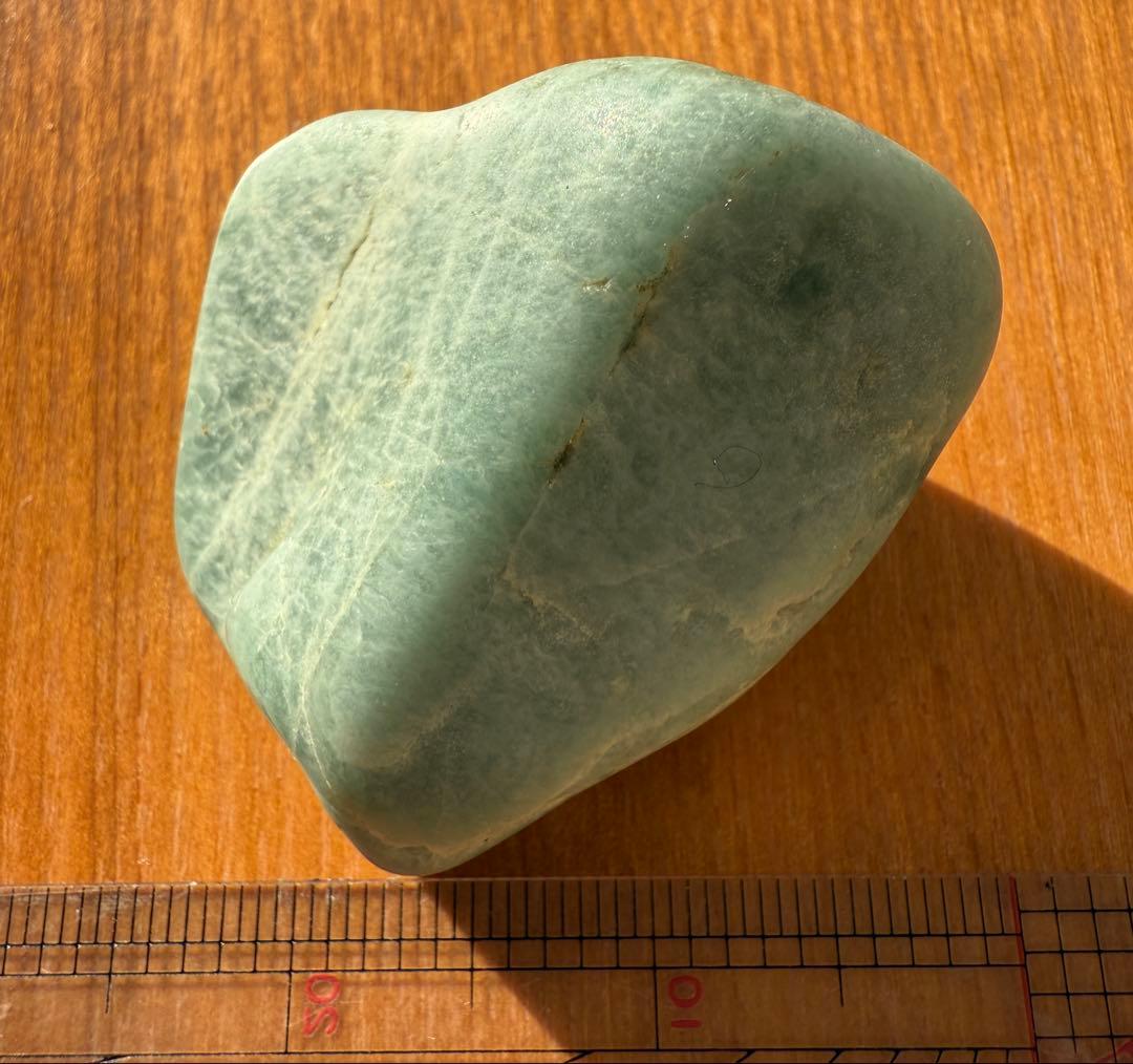 新潟県糸魚川市市振海岸産青緑色ヒスイ輝石岩　海石