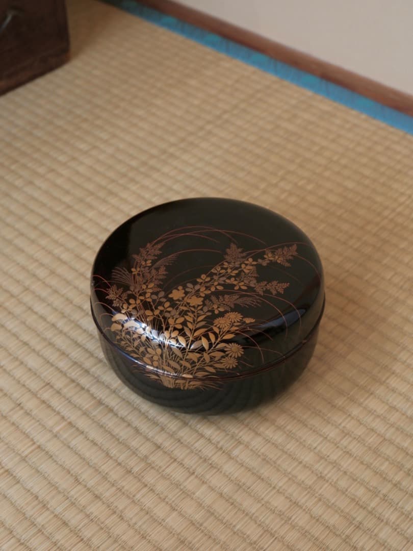 秋草蒔絵　菓子器　蓋物　食籠　漆工芸　置物　箱付　古道具　Q2005