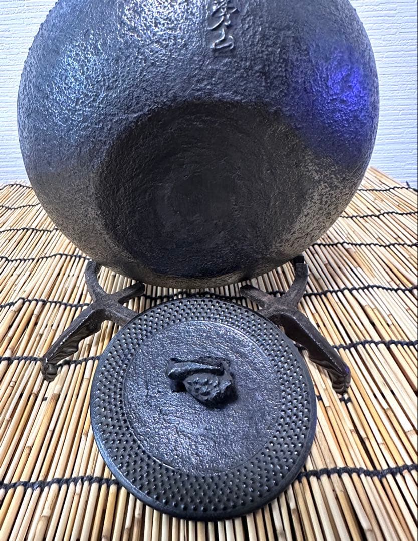 未使用品、供箱、栞付　南部秀山堂　佐藤 勝弘作　１５型アラレ　鉄瓶　南部鉄瓶