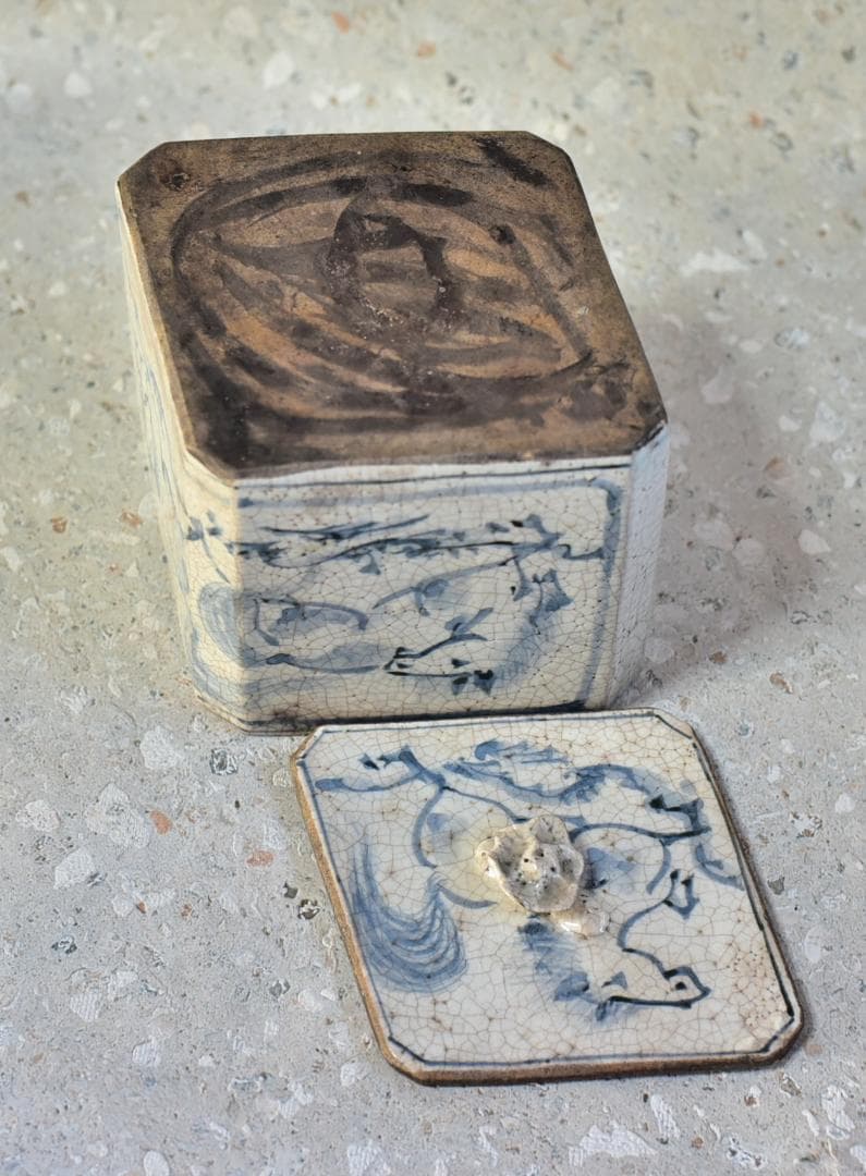 古い馬柄角型水指　お茶道具　木箱いり