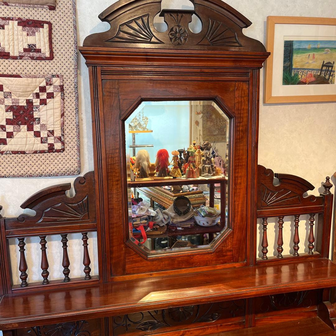 お値段大幅にお下げしましたイギリスアンティークカップボード（100年以上前）