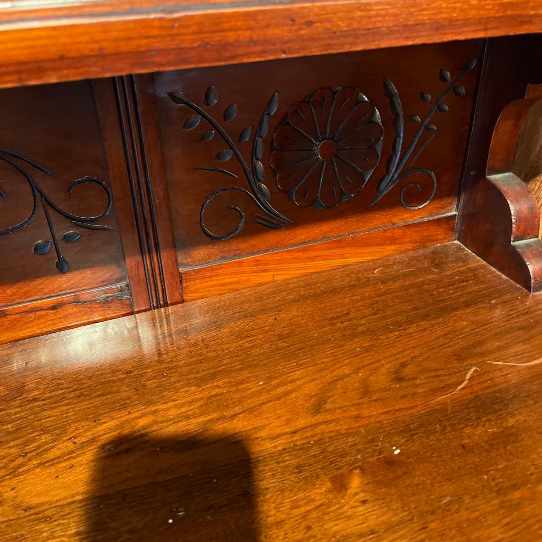 お値段大幅にお下げしましたイギリスアンティークカップボード（100年以上前）